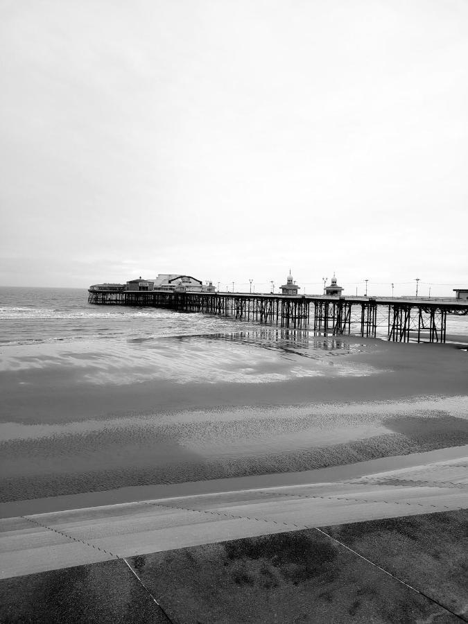 ブラックプール The Clevedon Bed & Breakfast エクステリア 写真